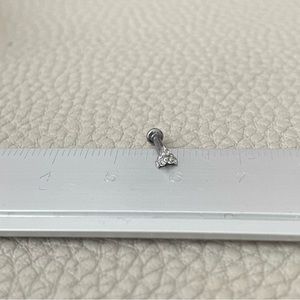 BVLA Tri-prong white gold diamond threaded stud